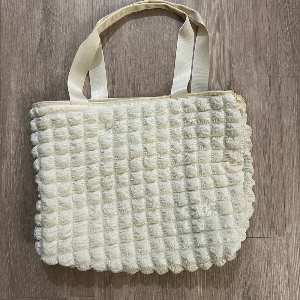 FINAL CALL Waffle cream tote bag one zipper no brand